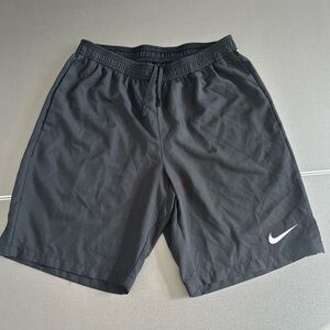 Men's Nike Training Shorts, Size Medium